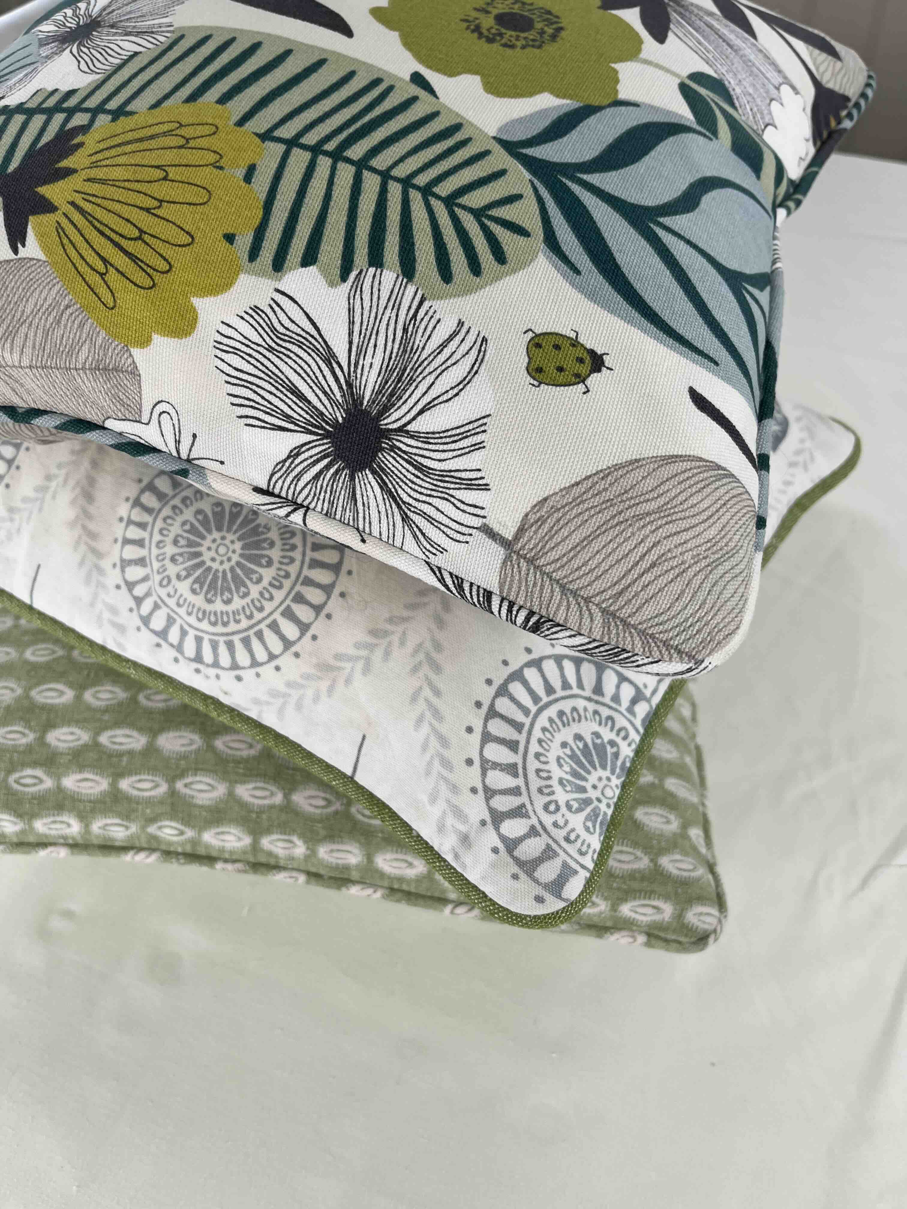 Piped Cushion with Hidden Zip Kit