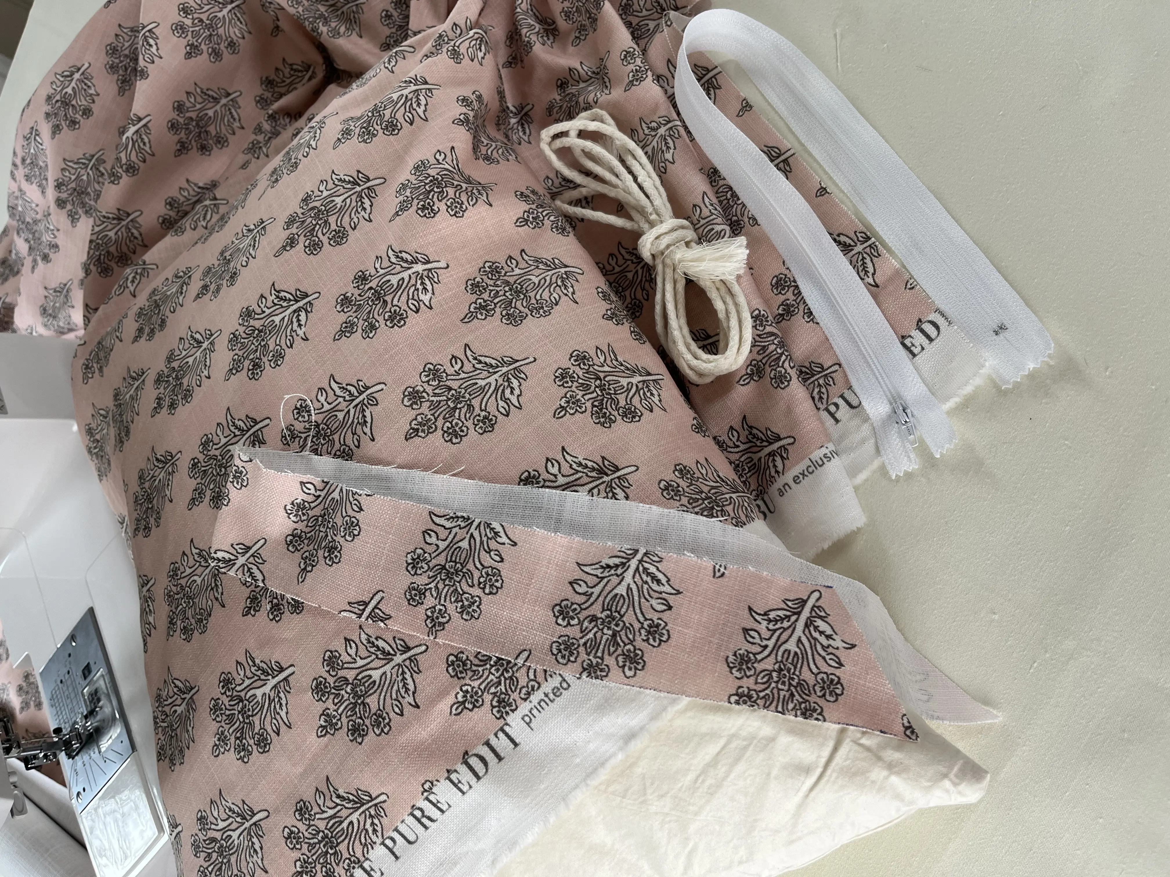 Piped Cushion with Hidden Zip Kit