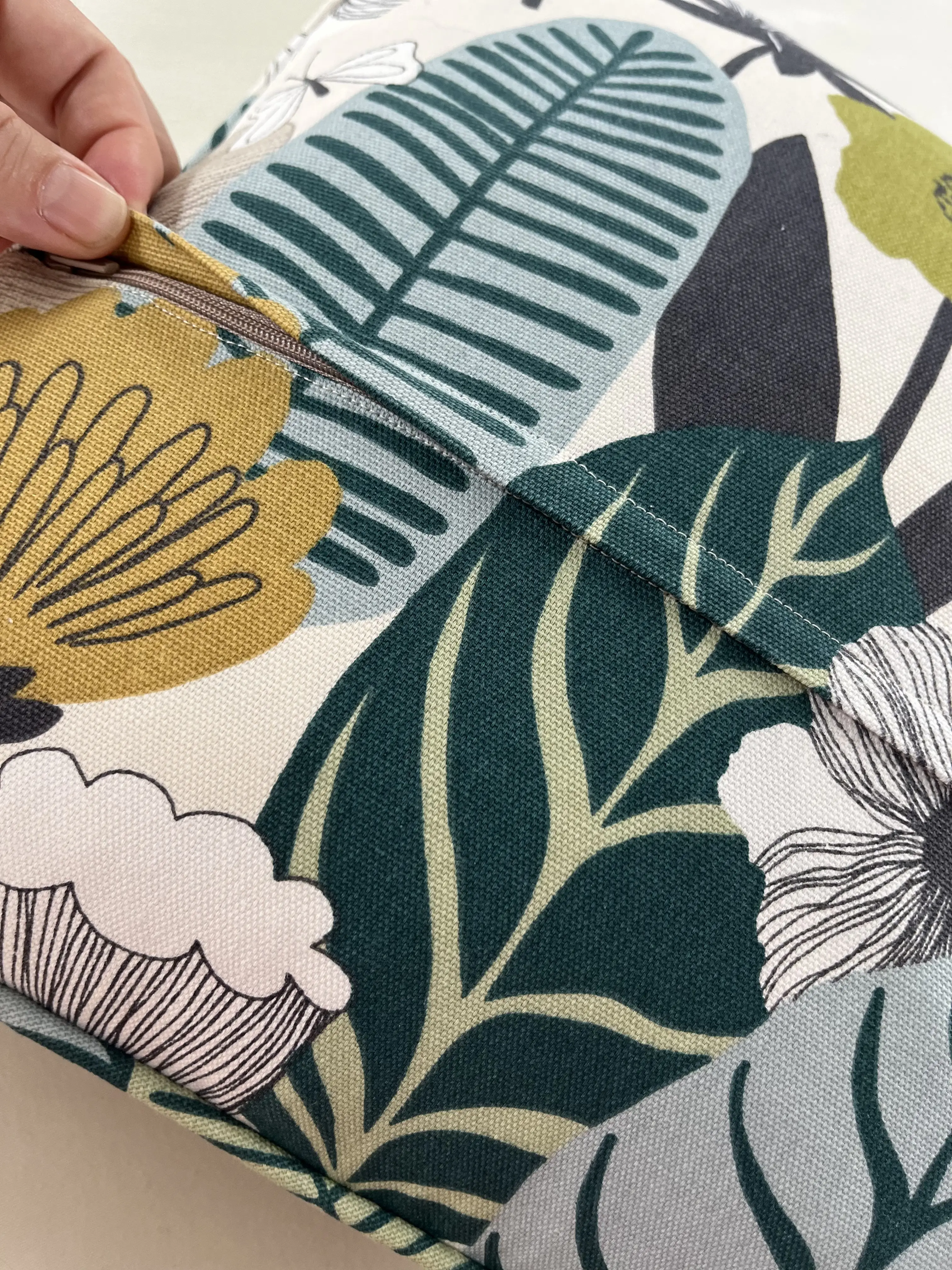 Piped Cushion with Hidden Zip Kit