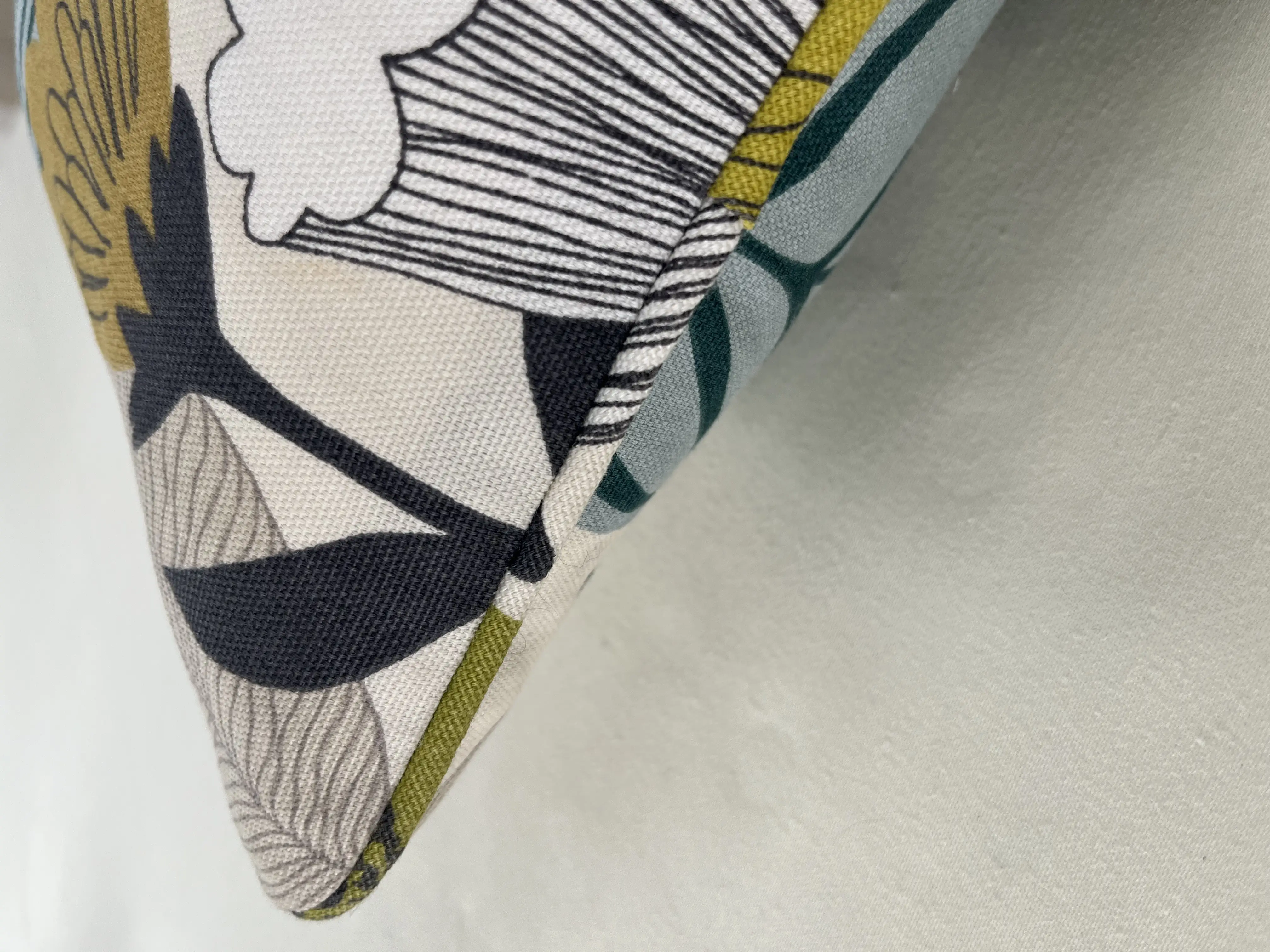 Piped Cushion with Hidden Zip Kit