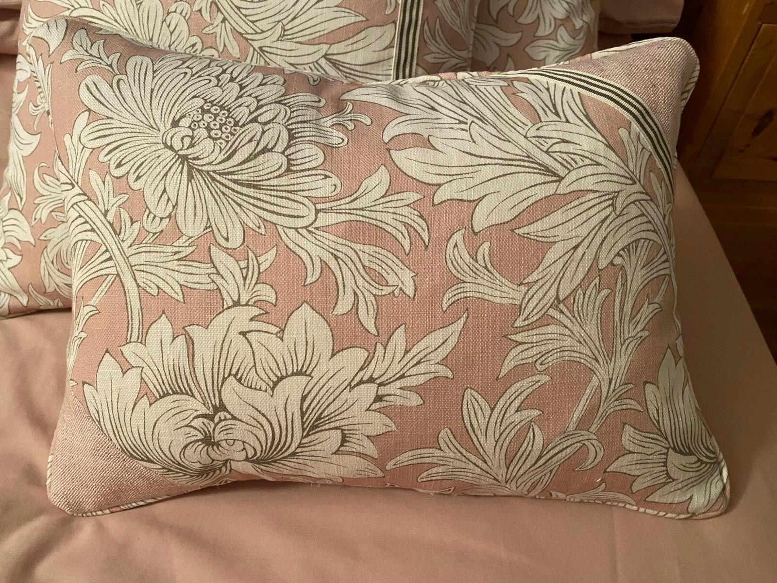 Piped Cushion with Hidden Zip